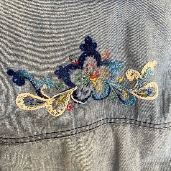 Vintage Chambray Floral Embroidered Shirt - Picture 6 of 10